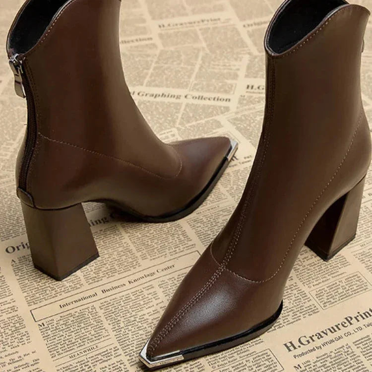 Women's Heeled Pointed Toe Chelsea Boots | Block Heel