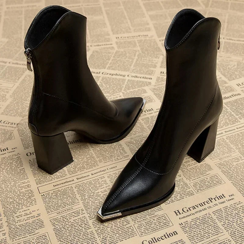 Women's Heeled Pointed Toe Chelsea Boots | Block Heel