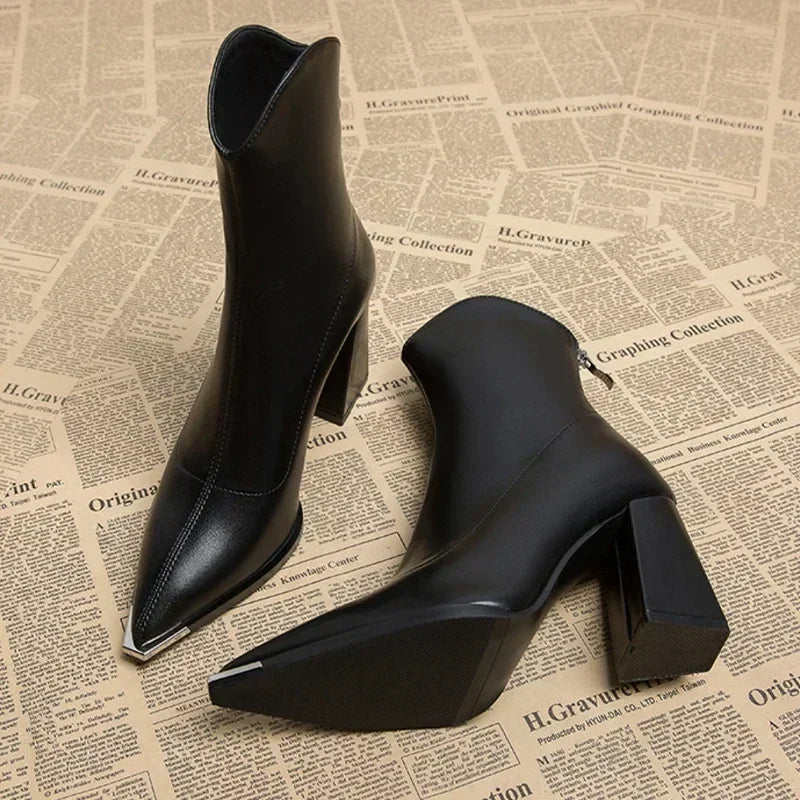 Women's Heeled Pointed Toe Chelsea Boots | Block Heel