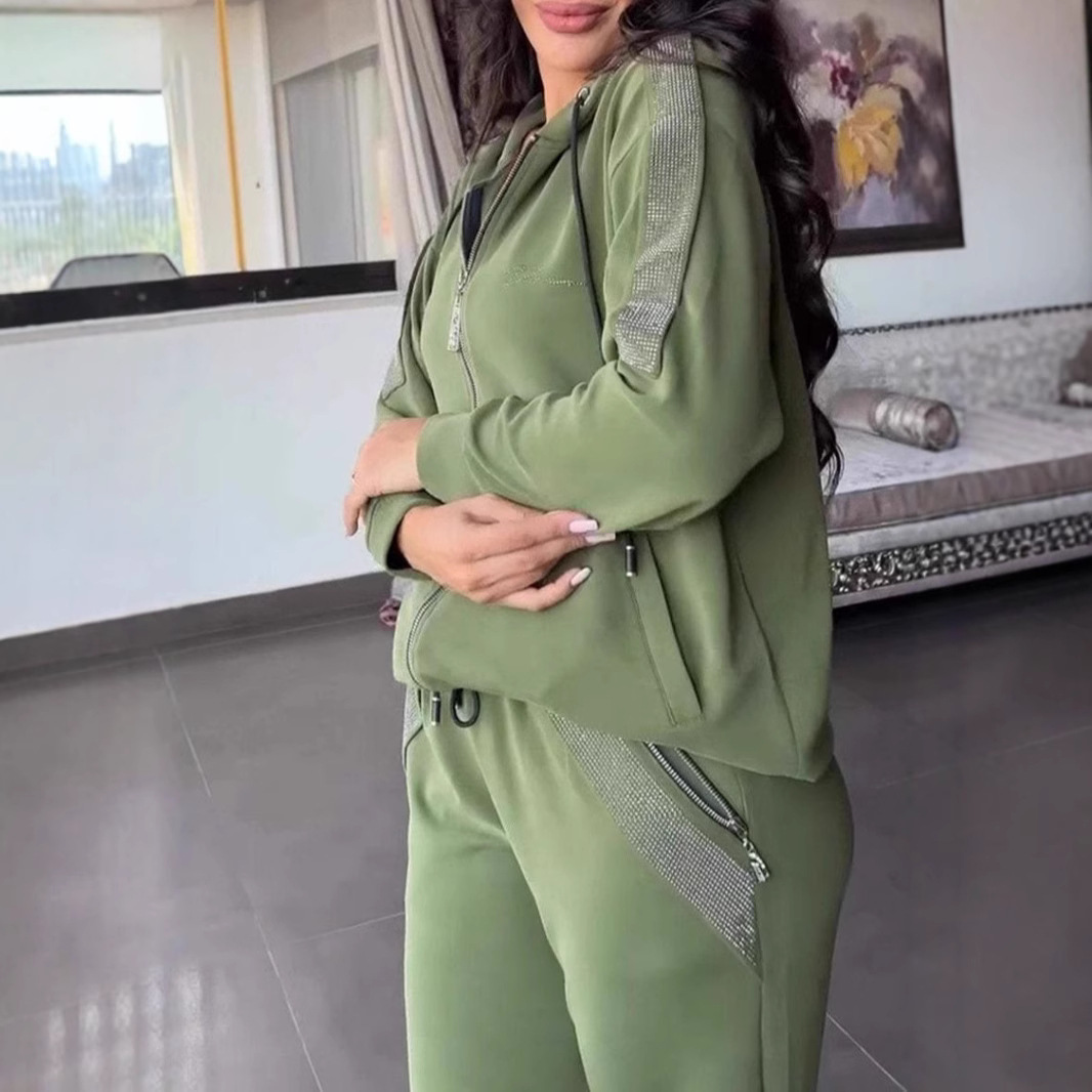 Women's Loungewear Set With Zip & Hood | Chic